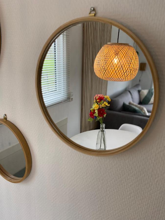 Chalet Heische Tip In Zeeland, Noord-Brabant Voor Max 3 Volwassenen En 2 Kinderen Hotel ภายนอก รูปภาพ